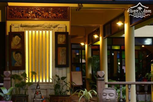 Hotel River Jam Amphawa