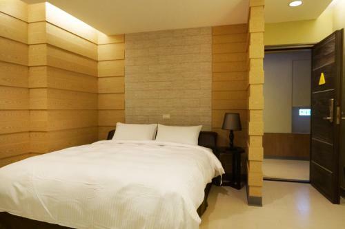 823 Tourist Hotel