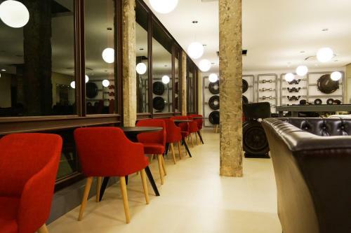 823 Tourist Hotel