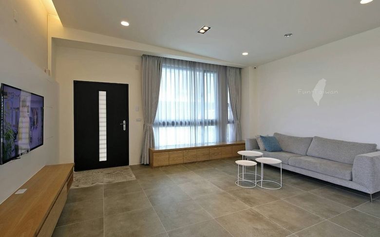 Hotel Less Is More