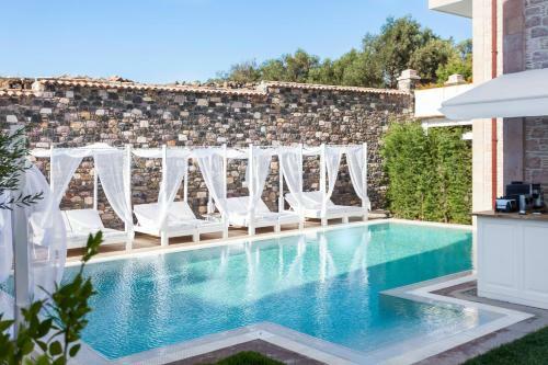 Cunda Pur Beyaz Hotel