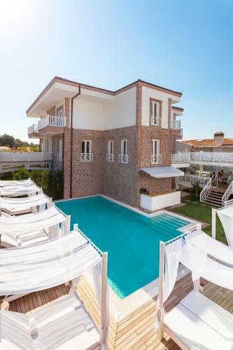 Cunda Pur Beyaz Hotel