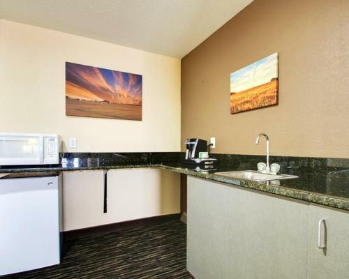Hotel Everspring Inn & Suites