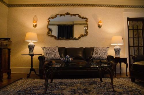 Grand Colonial Bed And Breakfast