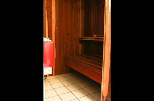 Lodge Waterfront Hidden Pines Log Cabin