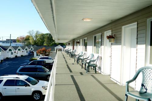 Hotel Adoba� Lockview