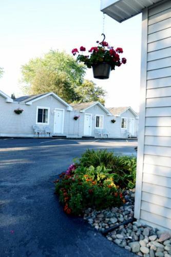 Hotel Adoba� Lockview