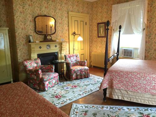 Posada Coach House Inn