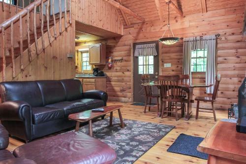 Pine Creek - Hocking Hills Cabin