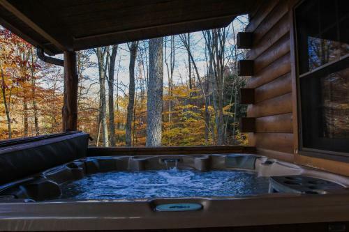 Pine Creek - Hocking Hills Cabin