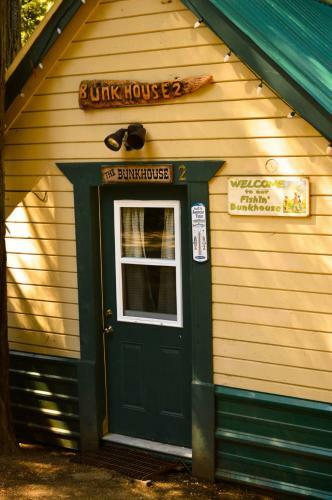 Shaver Lake Village Hotel