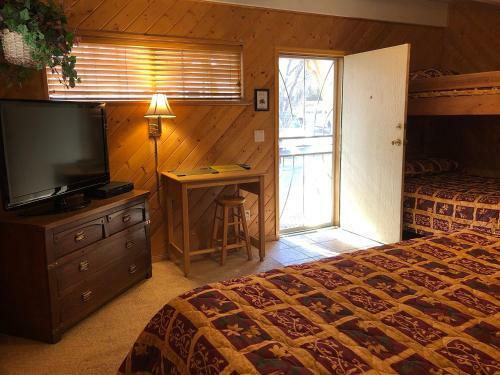 Giant Oaks Lodge