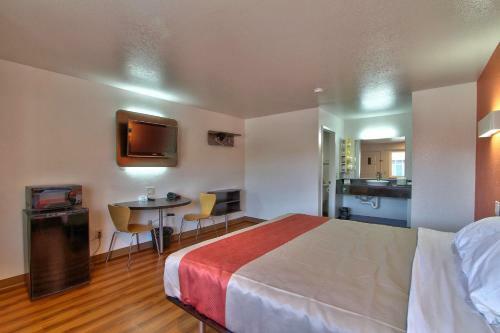Hotel Coastal Valley Inn - Monterey