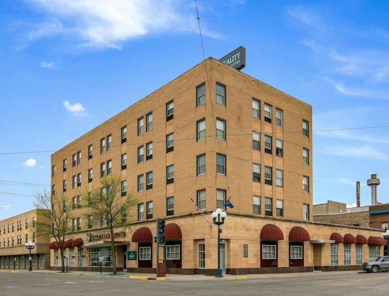 Hotel Quality Inn & Suites