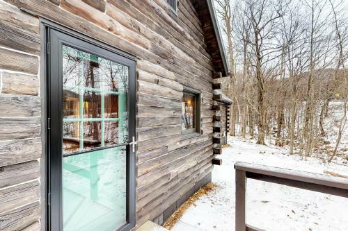 Log Cabin Living
