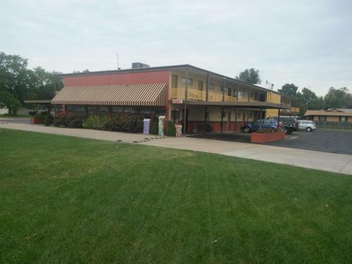 Motel Travelers Budget Inn