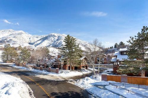 Canyon Retreat Jr.