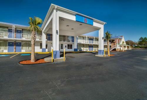Hotel Motel 6 West Columbia Airport