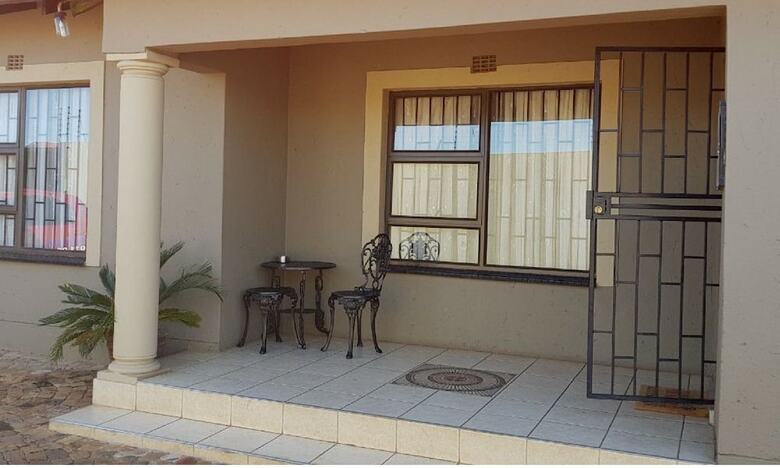 Hostal Ekuthuleni Guest House Vosloorus