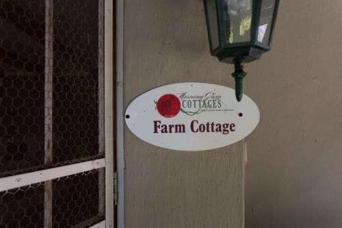 Hostal Morning Glory Cottages