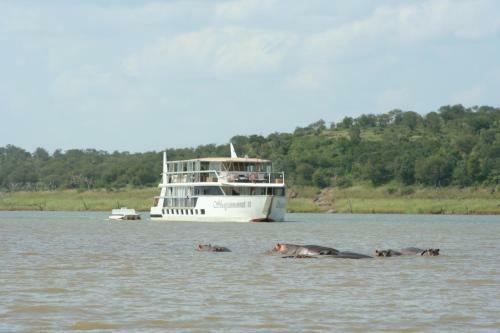 Shayamanzi Houseboats