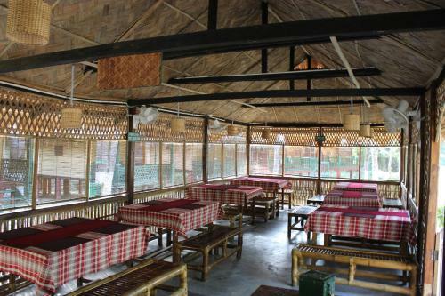 Bed & Breakfast Nature Hunt Eco Camp