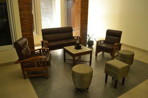 Mayur Hotel Bar And Restaurant