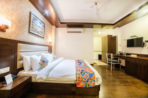 Fabhotel Galaxy Patel Nagar