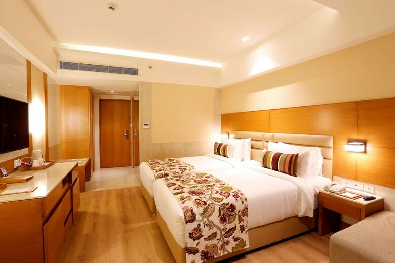 Hotel Nataraj Sarovar Portico