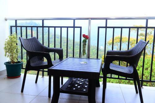Hotel Palm Tree Leaf Munnar