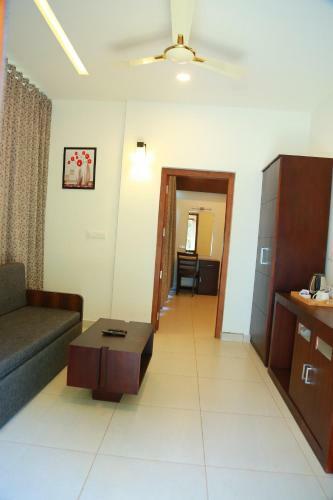 Hotel Palm Tree Leaf Munnar
