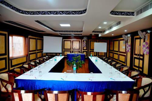 Hotel Simran Pride, Raipur