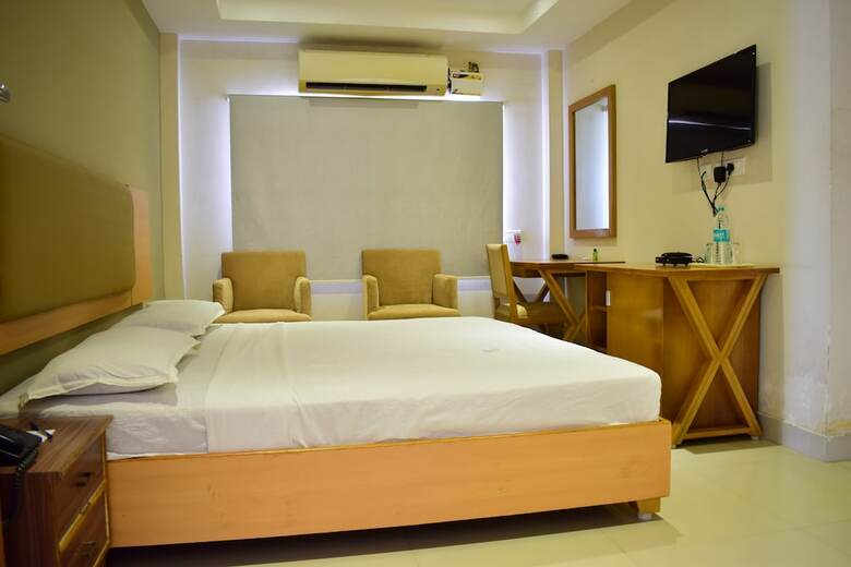Hotel Pams Residency