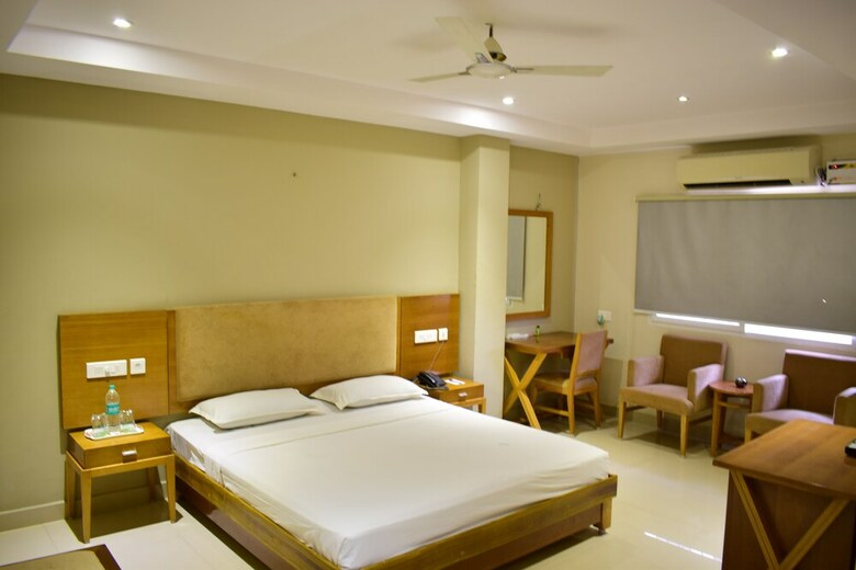 Hotel Pams Residency