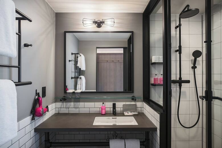 Hotel Moxy Tokyo Kinshicho By Marriott