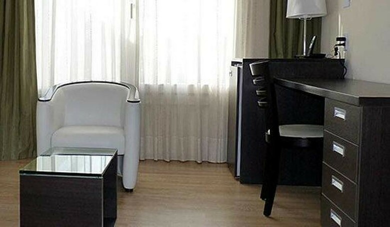 Hotel Osam