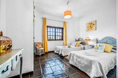 Salgados Villa Sleeps 8 Pool Air Con Wifi