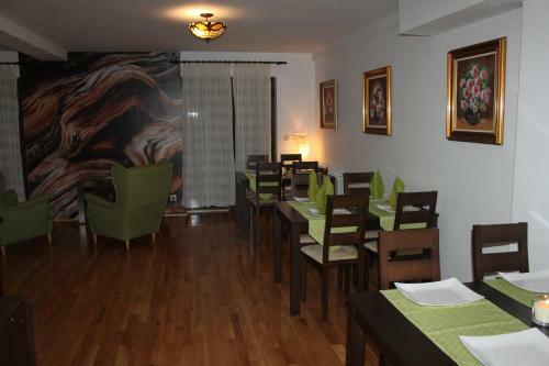 Hostal Forest Villa