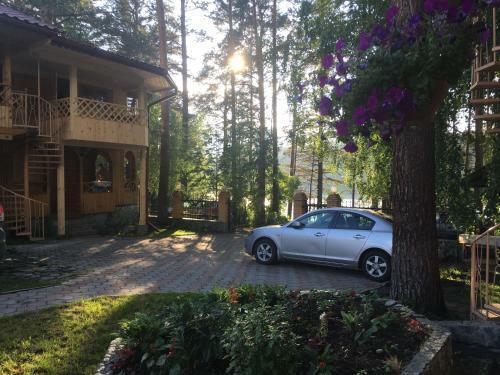 Hostal Holiday House Aveliya