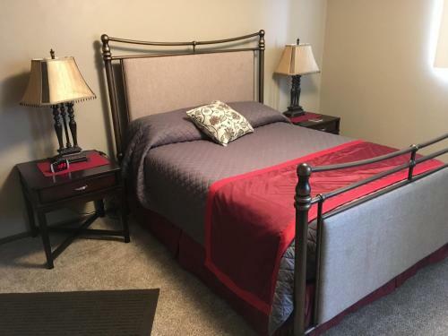 Hotel New Albin Inn & Suites