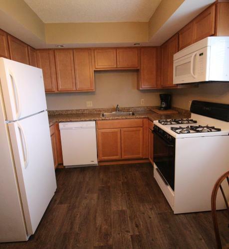 Hotel New Albin Inn & Suites
