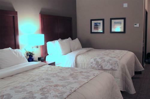 Hotel Heartland Inn And Suites