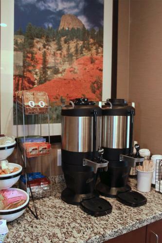 Hotel Heartland Inn And Suites