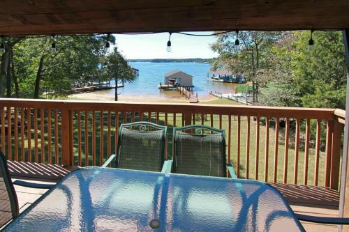 Lakeside Lodge