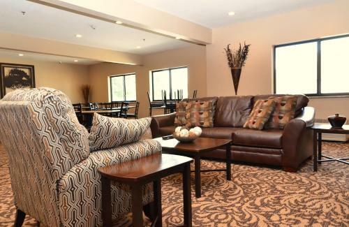 Hotel Cobblestone Inn & Suites - Clarion