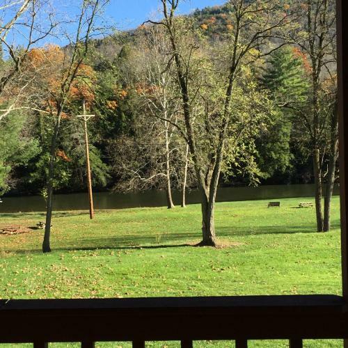 Hotel Rough Cut Lodge