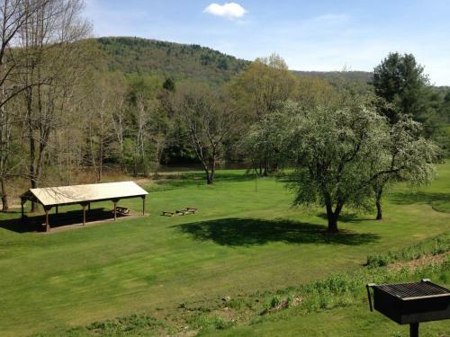 Hotel Rough Cut Lodge