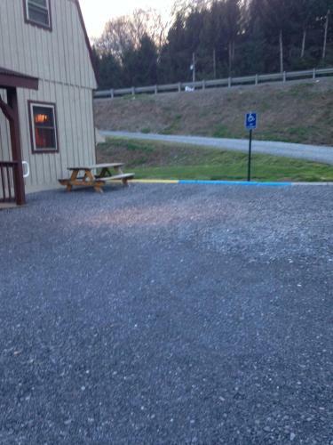 Hotel Rough Cut Lodge