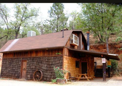 Lodge Yosemite Bug Rustic Mountain Resort