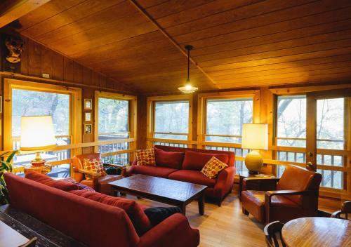 Lodge Yosemite Bug Rustic Mountain Resort